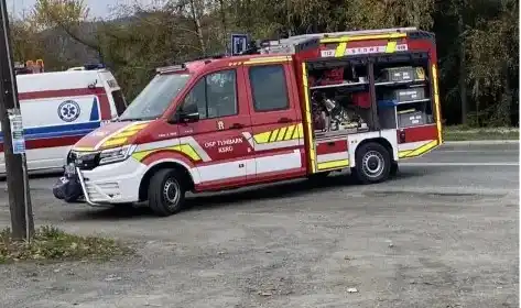 Wypadek na DK 28 w Tymbarku. Motocykl i samochód osobowy zderzyły się, dwie osoby ranne