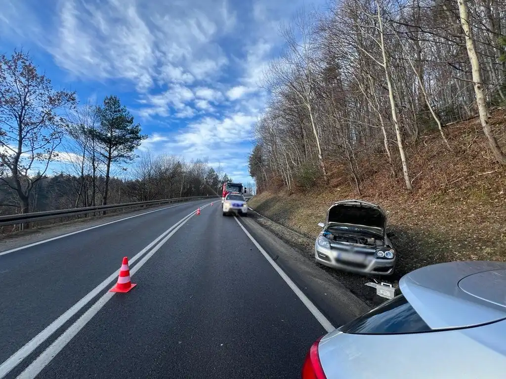 Wypadek w Grybowie. Samochód osobowy zderzył się z ciężarówką