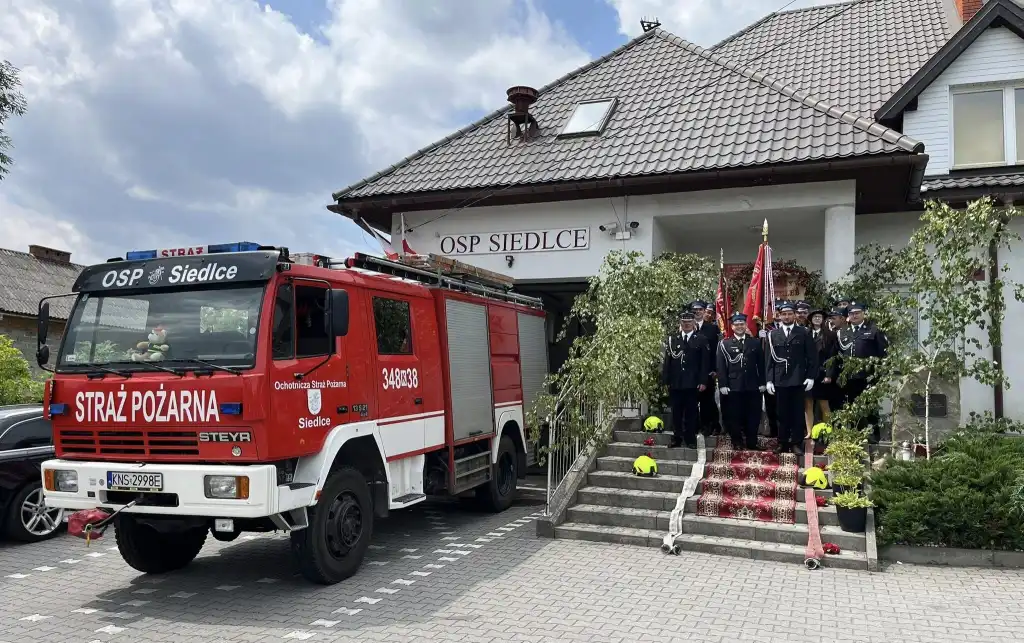 Nowe oświetlenie, płytki i podjazd. Kończy się remont remizy w Siedlcach