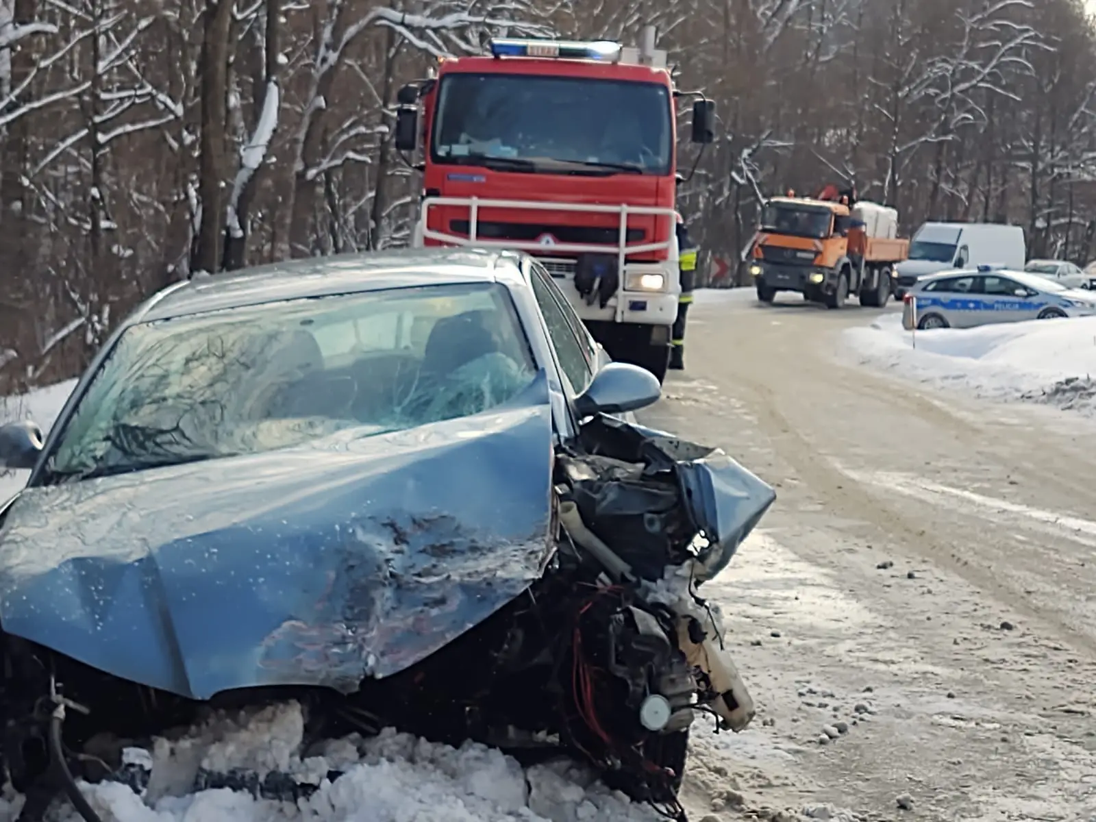 Kraksa w Naściszowej. Z jednego z pojazdów wyrwało silnik