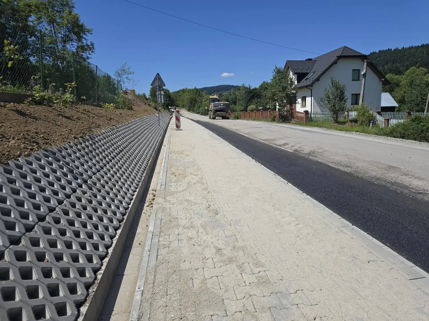 Nowy asfalt i szersza jezdnia. Trwa ważna inwestycja w Młyńczyskach