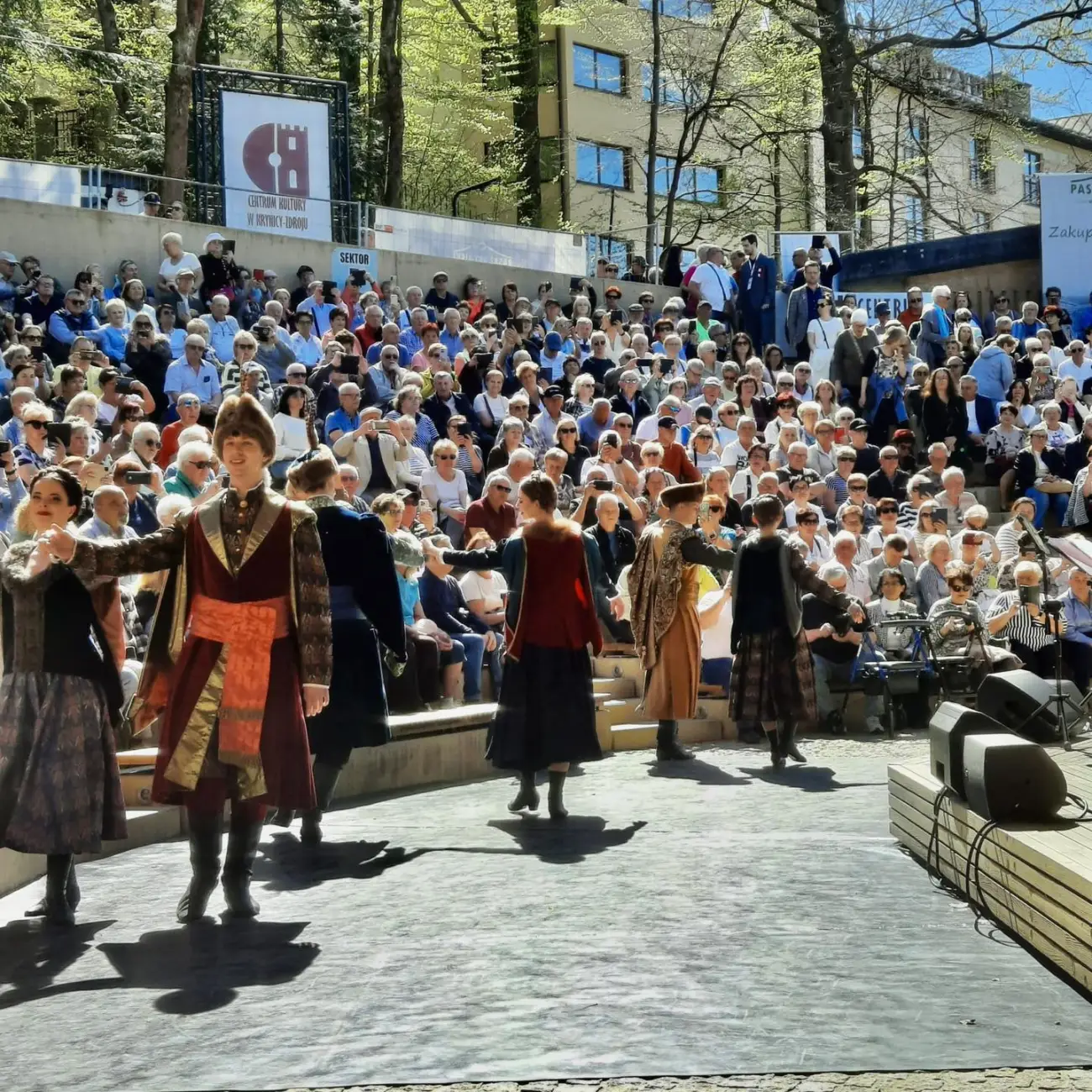 Krynica-Zdrój rozpoczęła sezon artystyczny. Amfiteatr wypełniony po brzegi