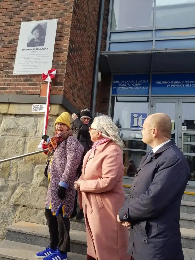 Danuta Szaflarska na zawsze w Piwnicznej. Pamiątkowa tablica odsłonięta