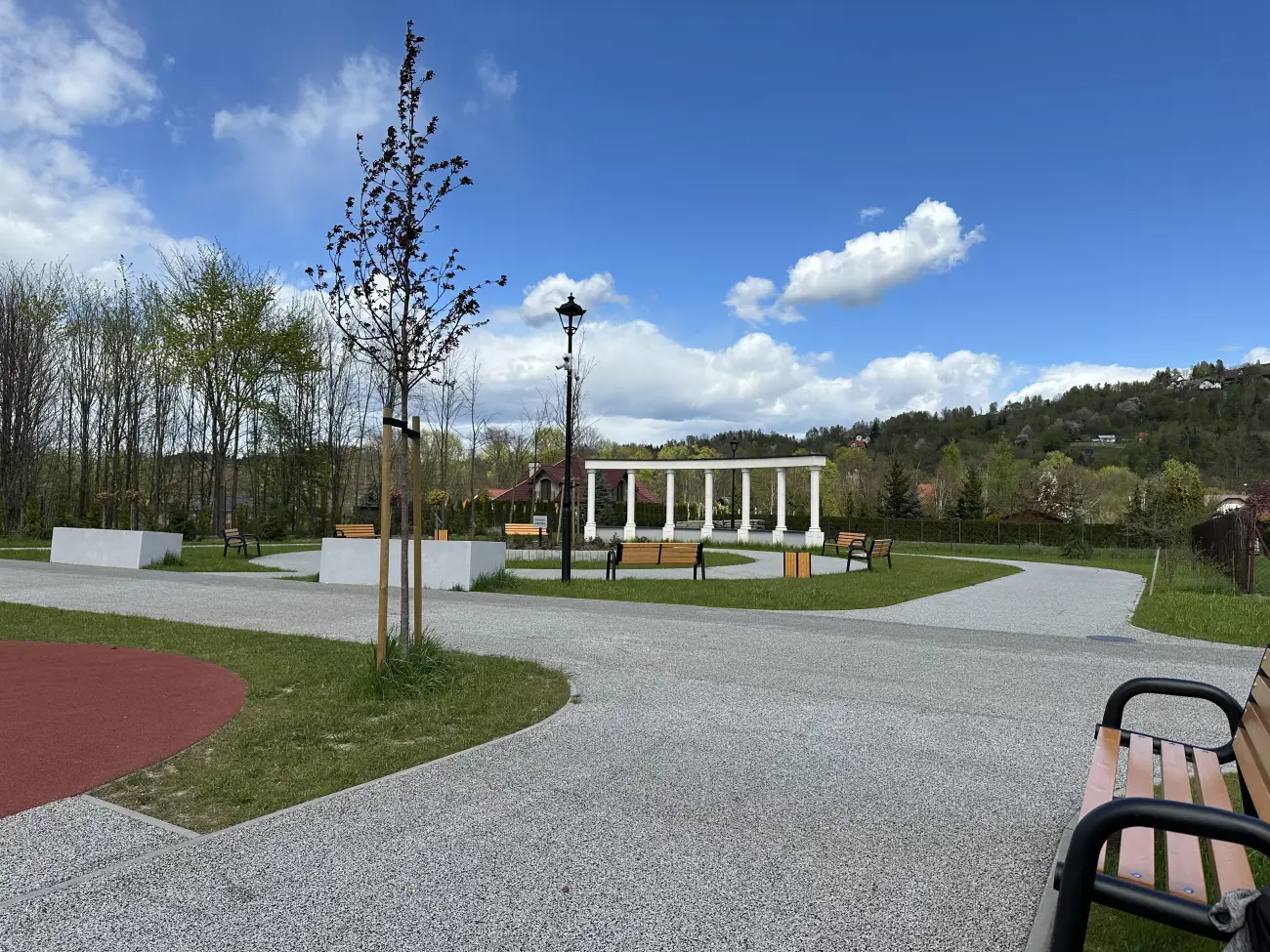 Zielona przestrzeń, nowoczesny plac zabaw i miejsce integracji. Nowa atrakcja w Nawojowej oficjalnie otwarta