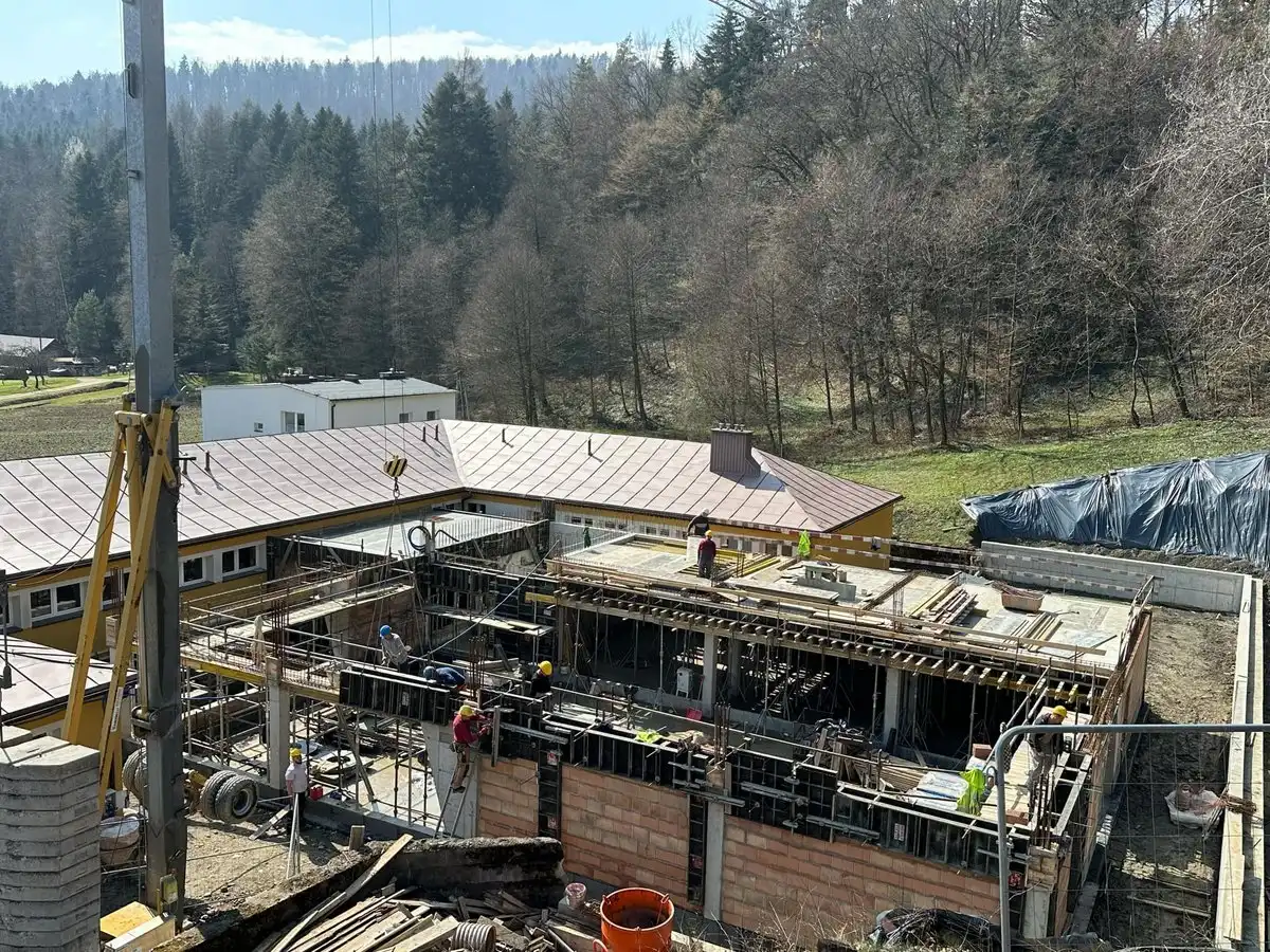 Nowoczesna sala gimnastyczna w Witowicach Dolnych. Budowa w toku