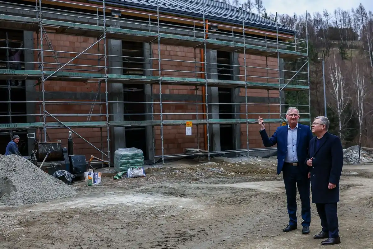 Rytro stawia na ekoturystykę! Nowe centrum edukacyjne już na półmetku