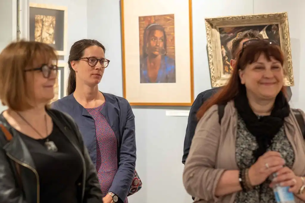 „Jadą wozy kolorowe…” - wystawa o tradycjach romskich w Muzeum Nikifora
