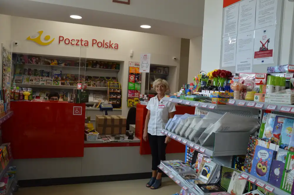 W budynku Centrum Kultury i Promocji Gminy w Łososinie Dolnej otwarto nowoczesną placówkę pocztową