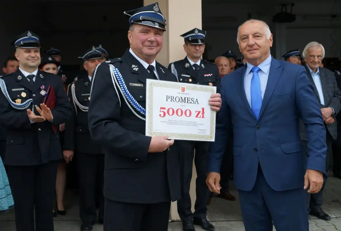 OSP Niskowa ma nowy samochód ratowniczo-gaśniczy. Strażacy otrzymali również promesę na zakup sprzętu