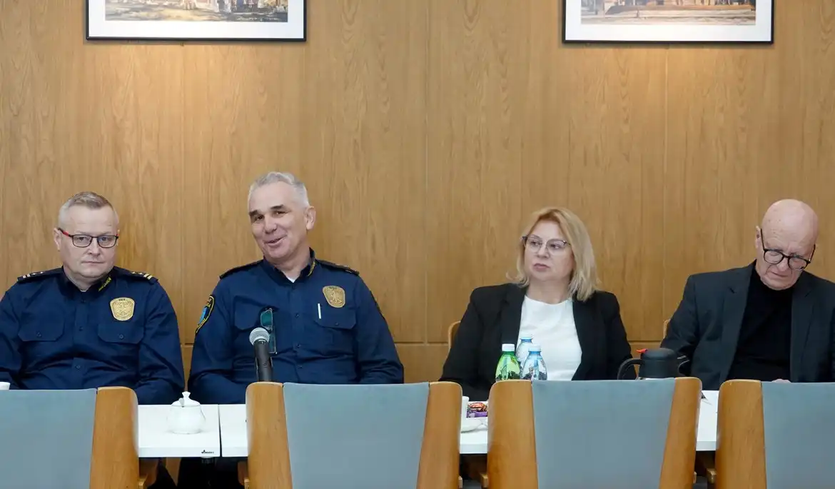 W Starostwie Powiatowym dyskutowano o bezpieczeństwie dzieci i młodzieży