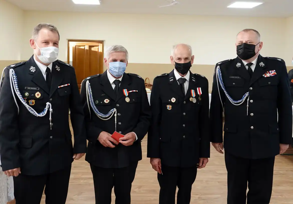 Promesa i honorowe odznaczenia dla strażaków ochotników z OSP w Zabrzeży