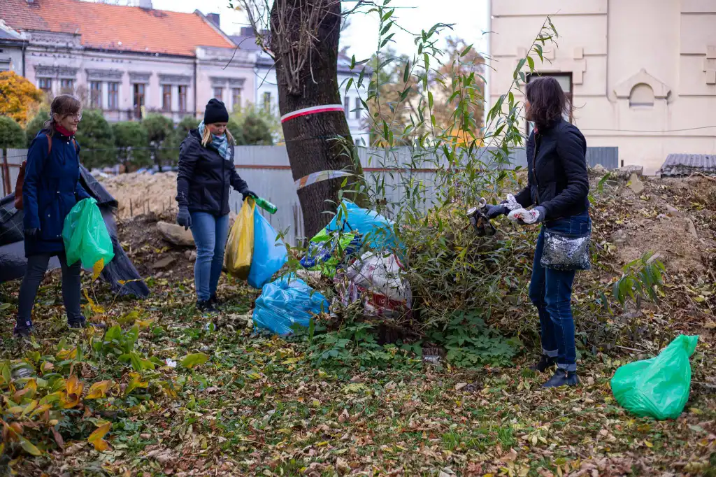 Wolontariusze posprzątali Stary Cmentarz