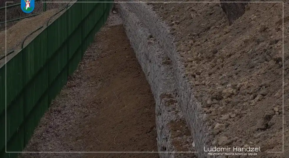 Nowy Sącz: Kończy się budowa chodnika przy ul. Zdrojowej