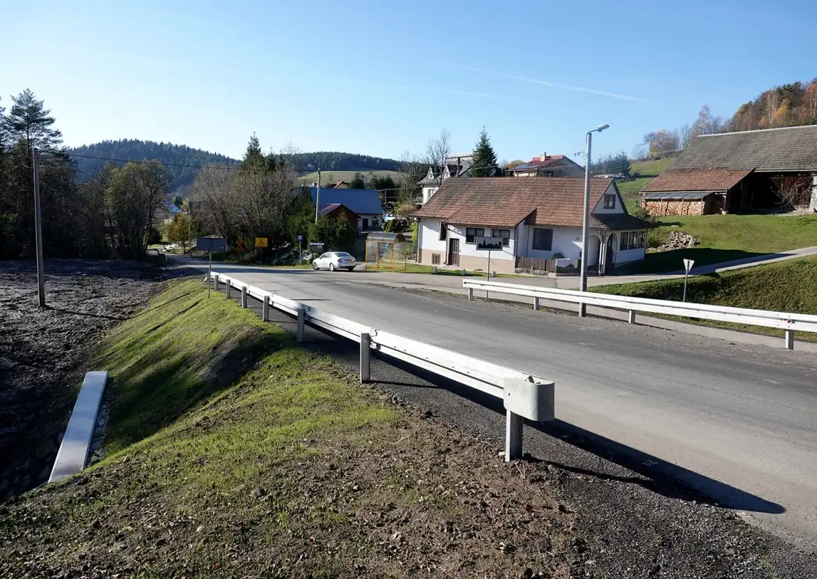 Trwa modernizacja drogi powiatowej Kotów – Kamianna