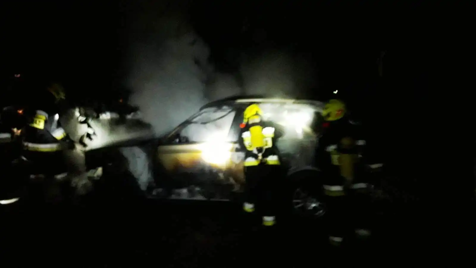Pożar osobówki w Łyczanie. BMW spłonęło doszczętnie