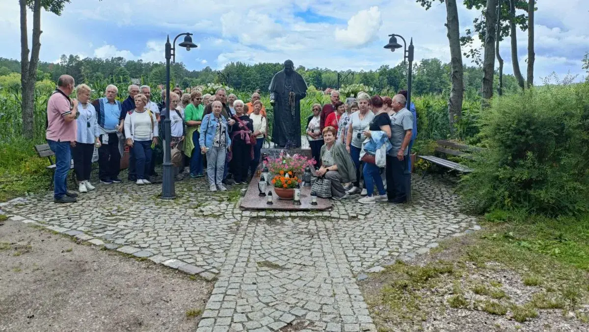 Seniorzy z Tęgoborzy odwiedzili Wilno i wyjątkowe miejsca na pograniczu Polski i Litwy