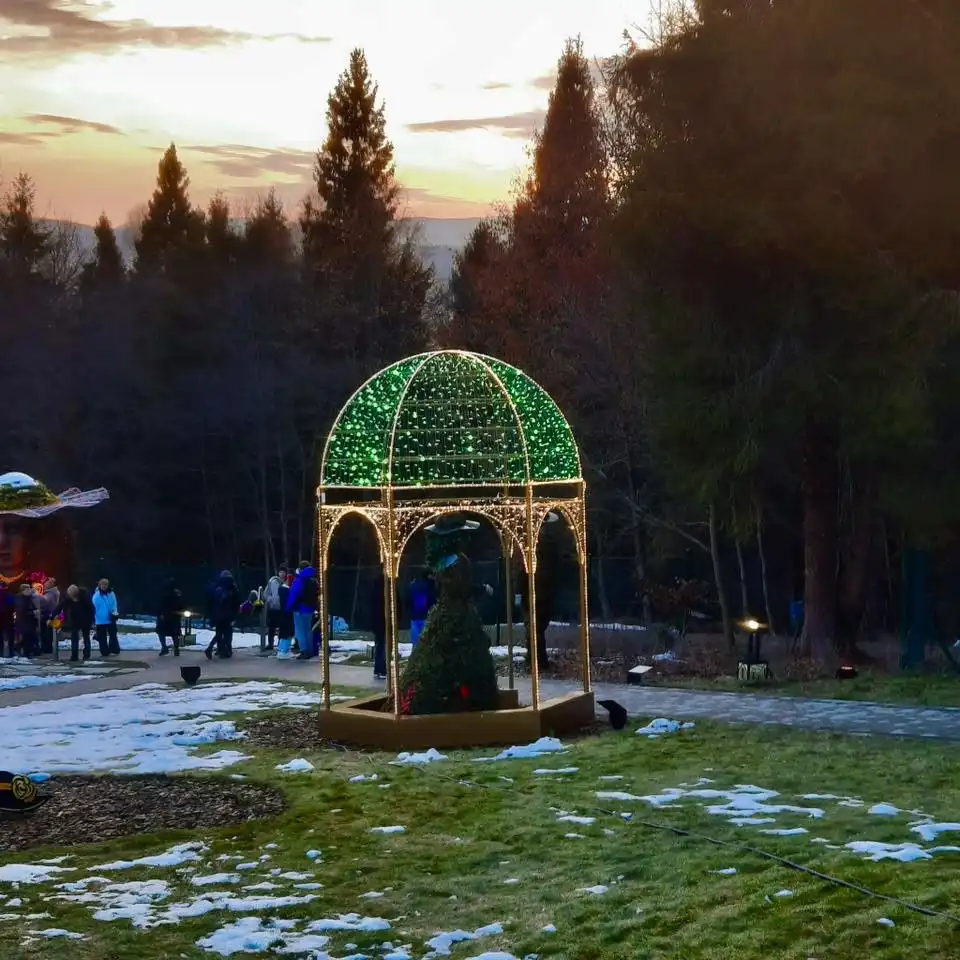 Nowe świetlne rzeźby na Polanie Muzyki i Światła. Krynica odsłania kolejną atrakcję