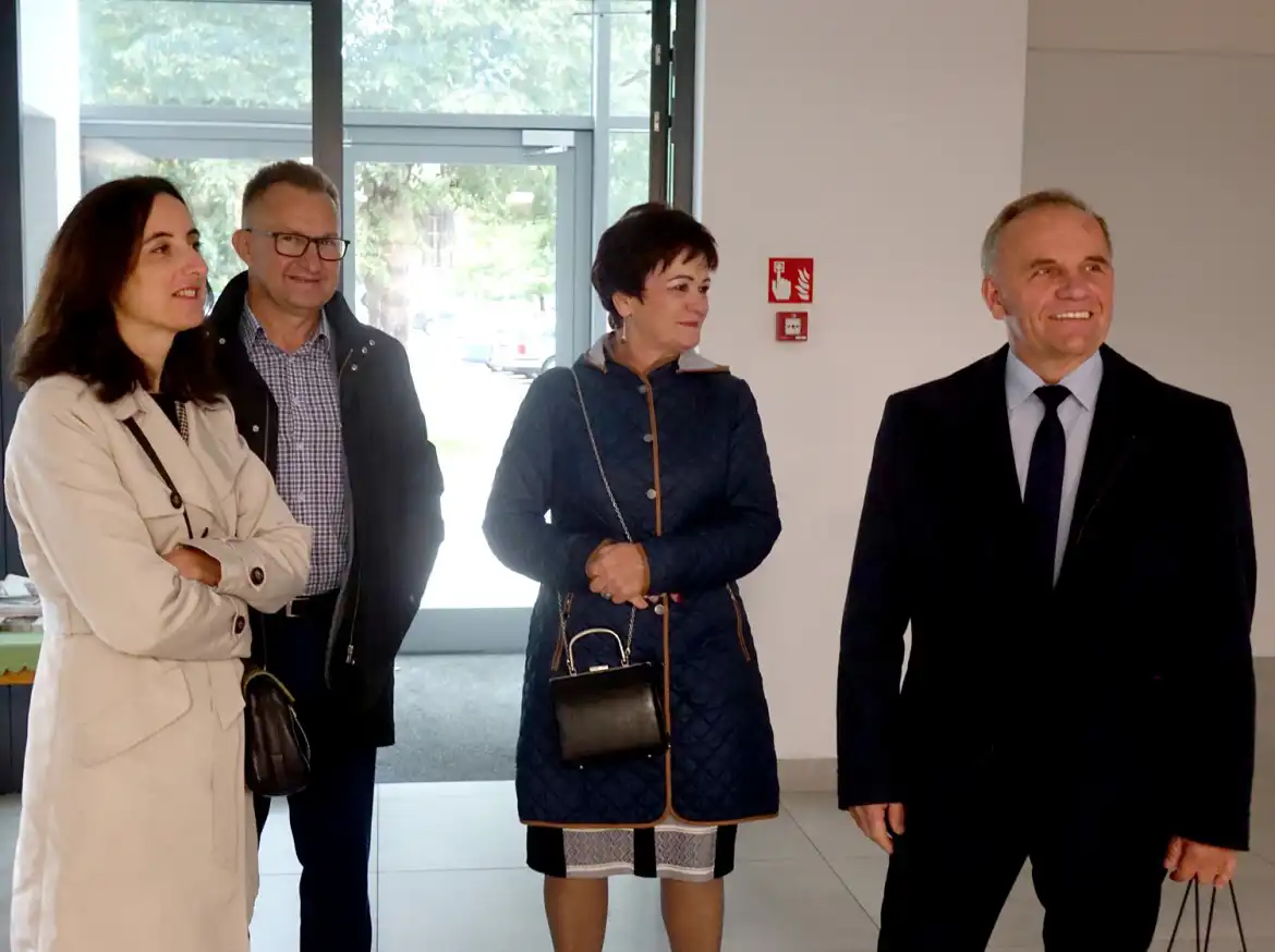 Przedstawiciele władz Powiatu Nowosądeckiego i Zespół Regionalny „Janczowioki” gościli na powiatowo-gminnych dożynkach w Strzepczu