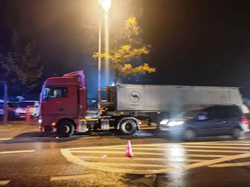 Nowy Sącz: Na ul. Tarnowskiej zderzyły się cztery pojazdy. Jedna osoba poszkodowana
