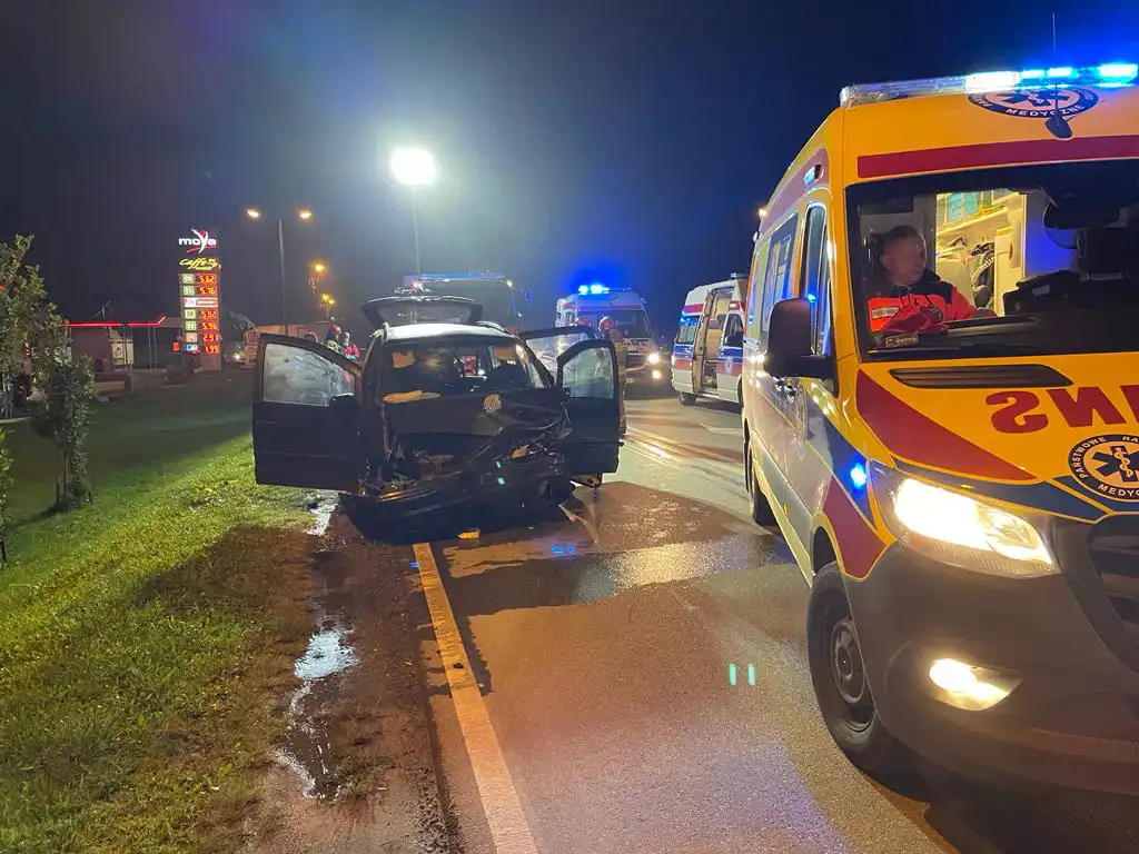 Kraksa na ul. Lwowskiej w Nowym Sączu. 4 osoby trafiły do szpitala