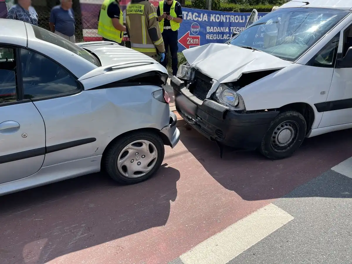 Kolizja w Starym Sączu. Zderzyły się trzy osobówki