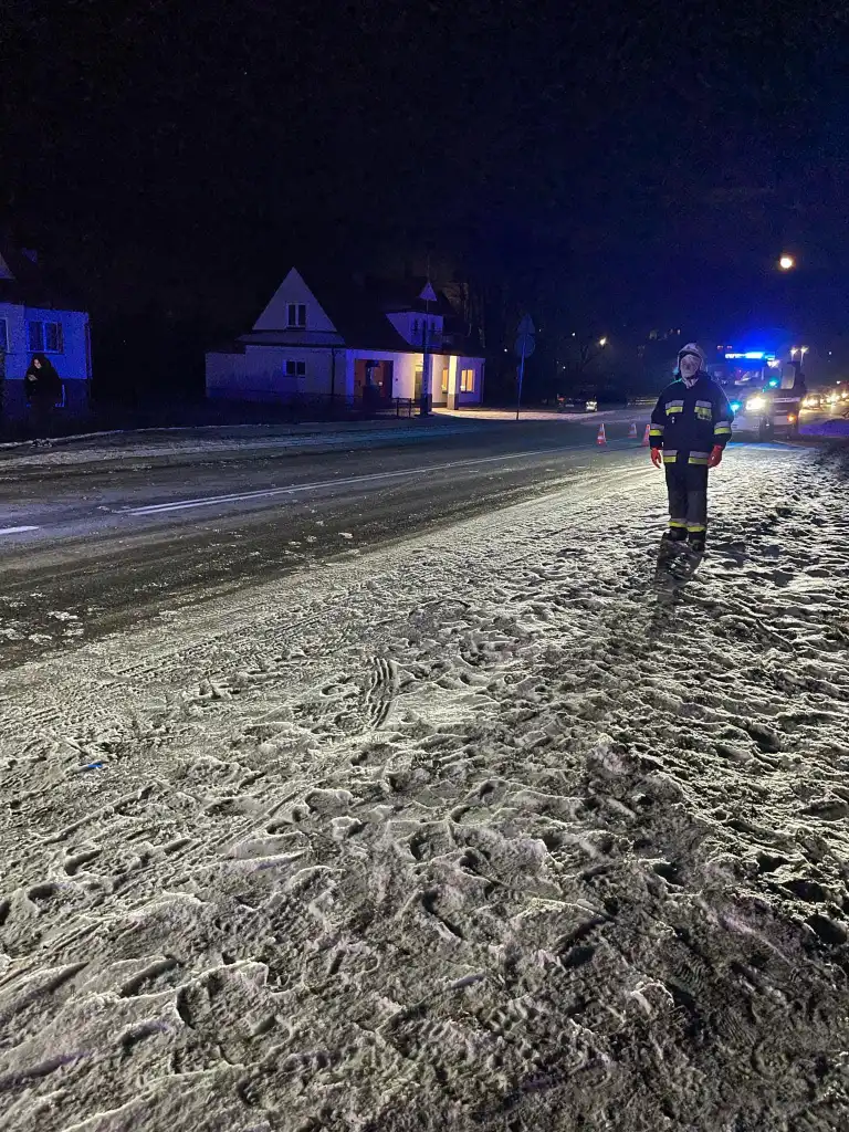 Wypadek na DK75 w Nowej Wsi. Jedna osoba w szpitalu