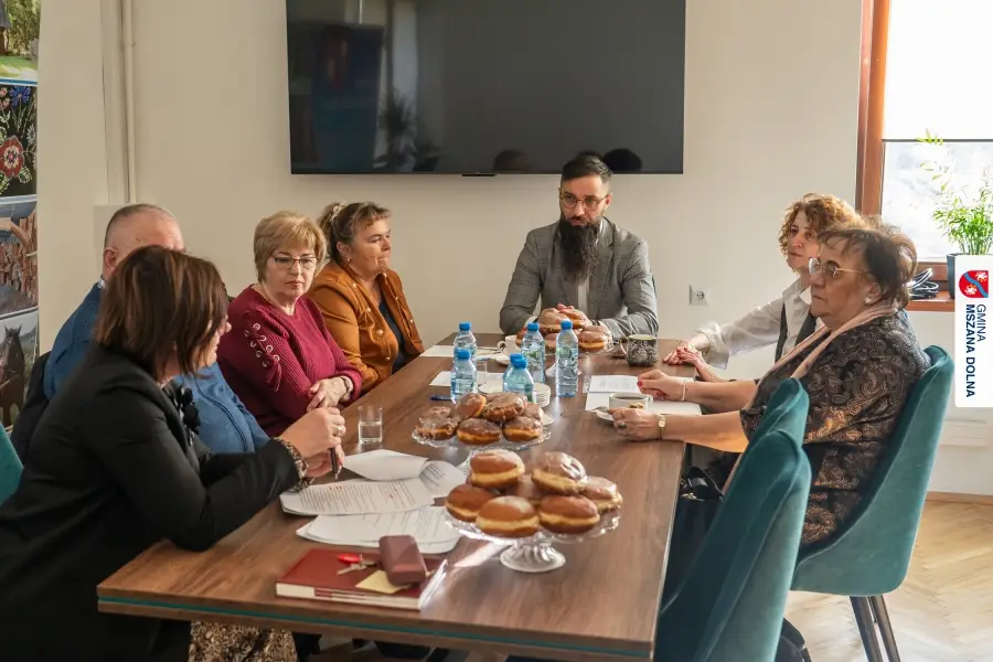 Pierwsza sesja Gminnej Rady Seniorów: nowe kierownictwo i ważne uchwały