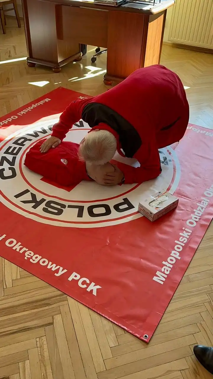 Resuscytacja ratuje życie. Gmina Mszana Dolna promuje umiejętności pierwszej pomocy