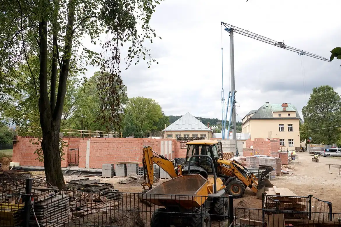 Burmistrz Starego Sącza chce wybudować basen na działce powiatowej