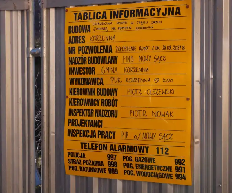 Gmina Korzenna: Trwa odbudowa uszkodzonego wskutek powodzi mostu