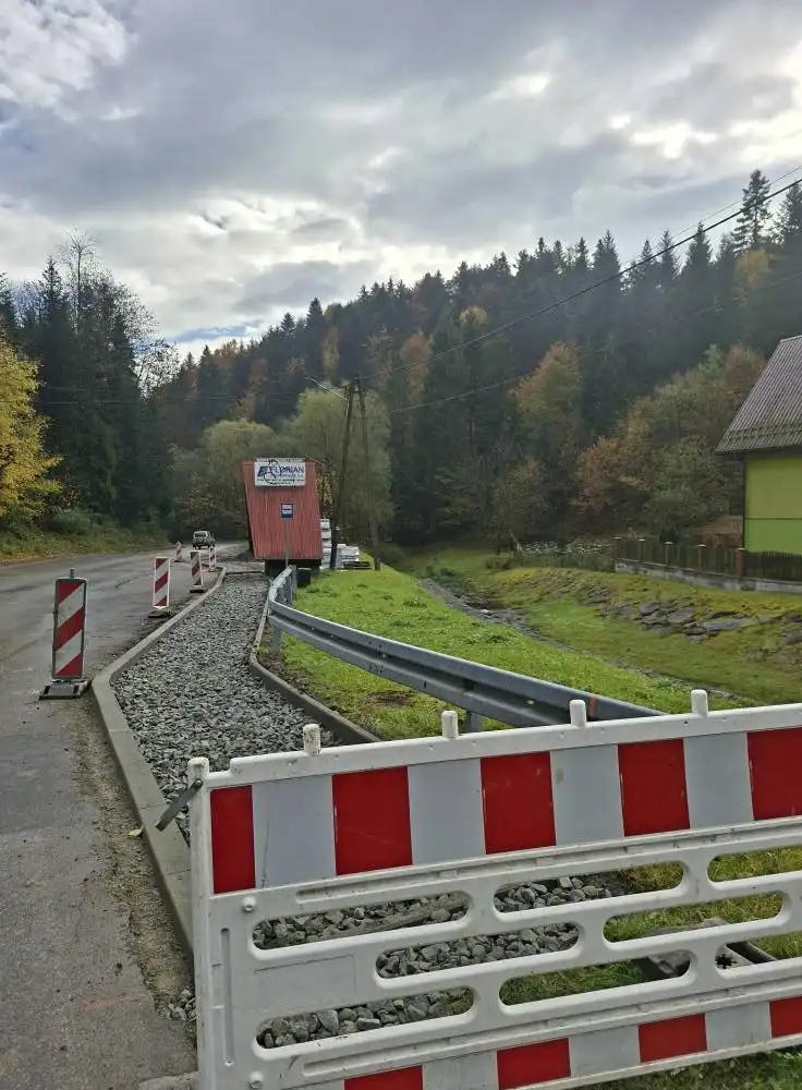 Bezpieczniej w Piwnicznej-Zdroju. Nowy odcinek chodnika w budowie