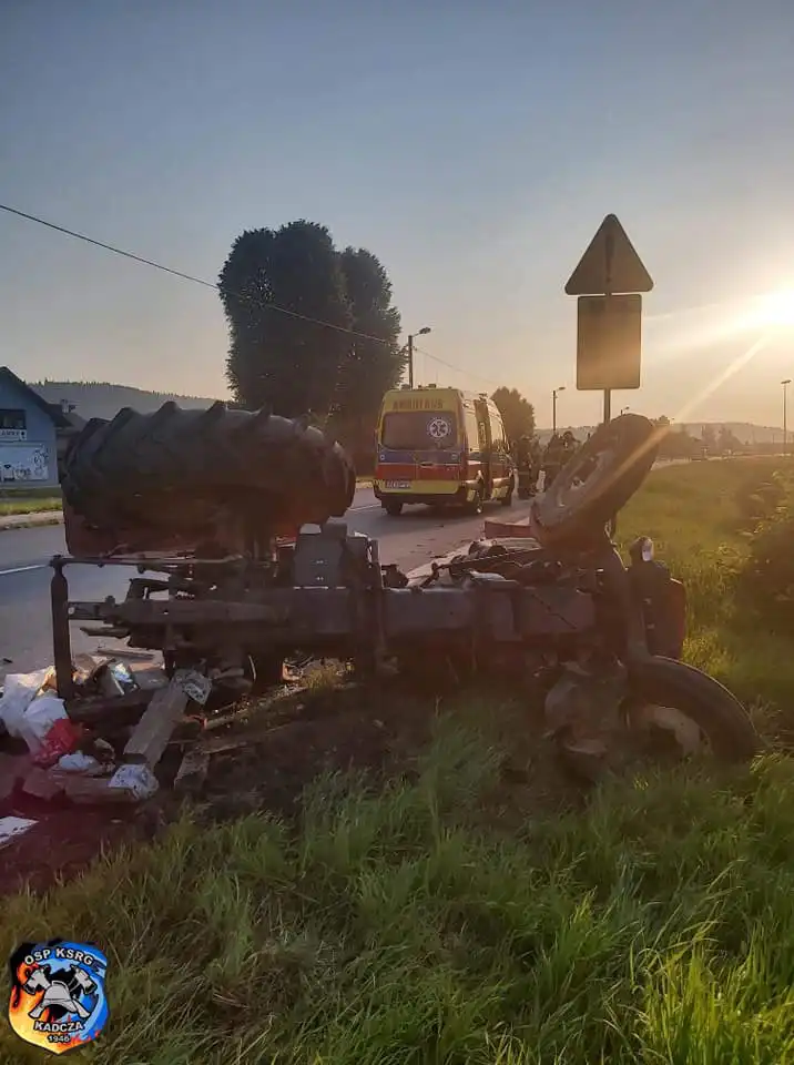 Wypadek w Jazowsku. Ranny traktorzysta trafił do szpitala