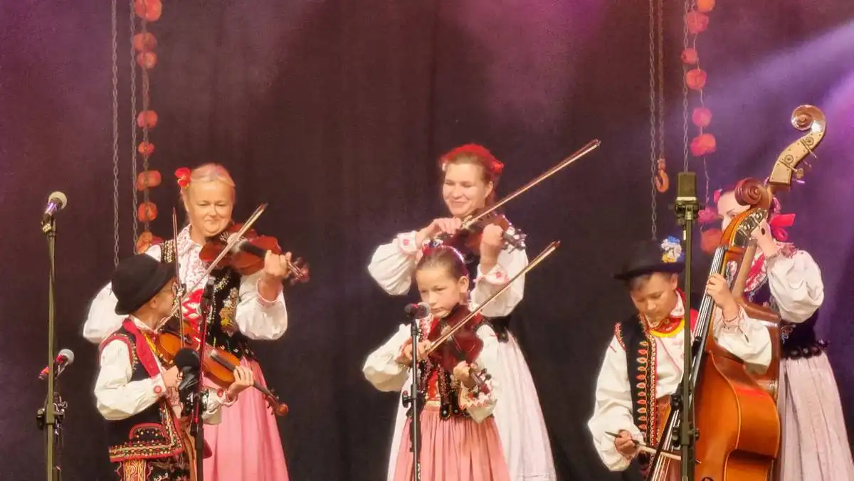 Koncert jubileuszowy Zespołu Regionalnego ”Sądeczoki” w Amfiteatrze w Parku Strzeleckim