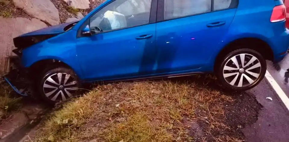 Kraksa na DK28 w Starej Wsi. Jedna osoba poszkodowana