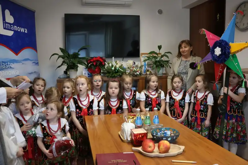 Świąteczna radość w urzędzie. Przedszkolaki odwiedziły Burmistrz Limanowej