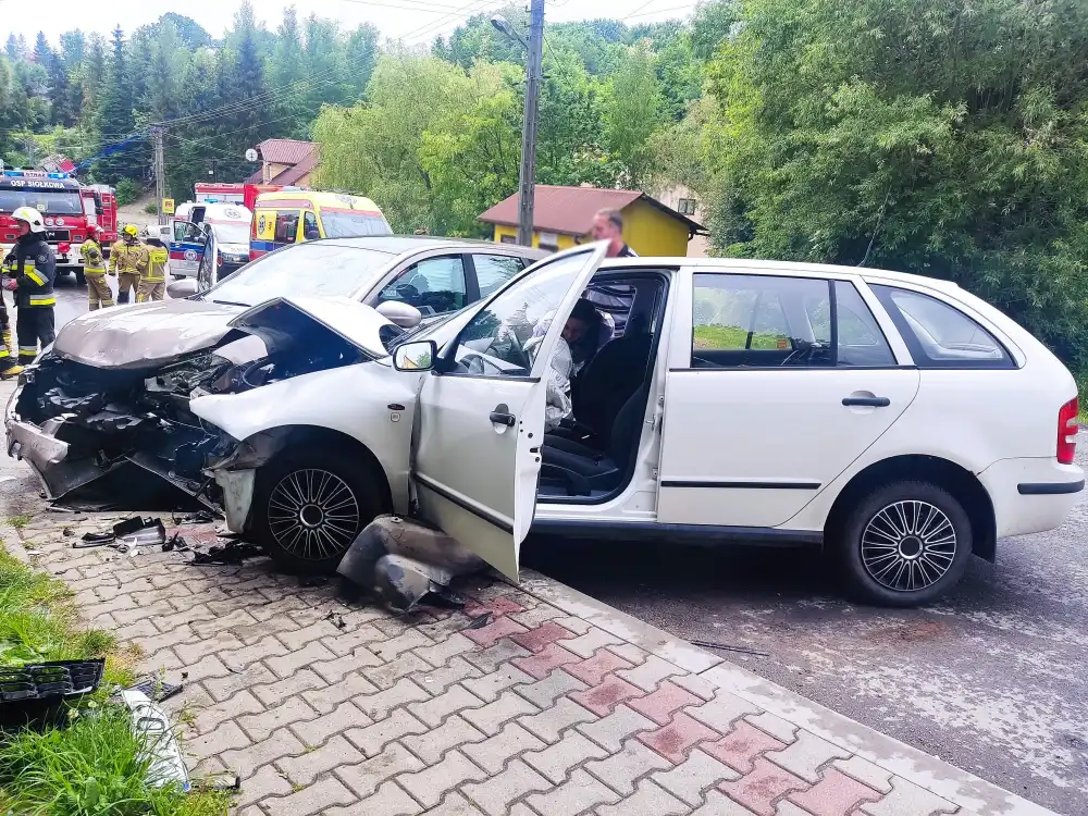 Wypadek w Siołkowej. Dwie osoby poszkodowane, w tym dziecko