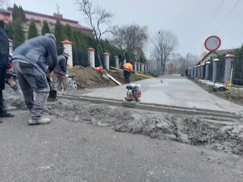 Nawierzchnia drogi Mogilskie Cisy gotowa