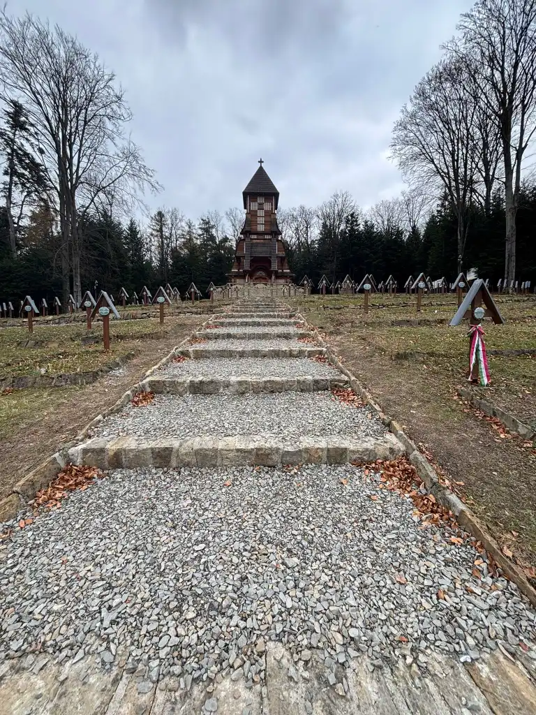 Historyczne miejsce w nowym blasku. Cmentarz wojenny w Łużnej-Pustkach odrestaurowany