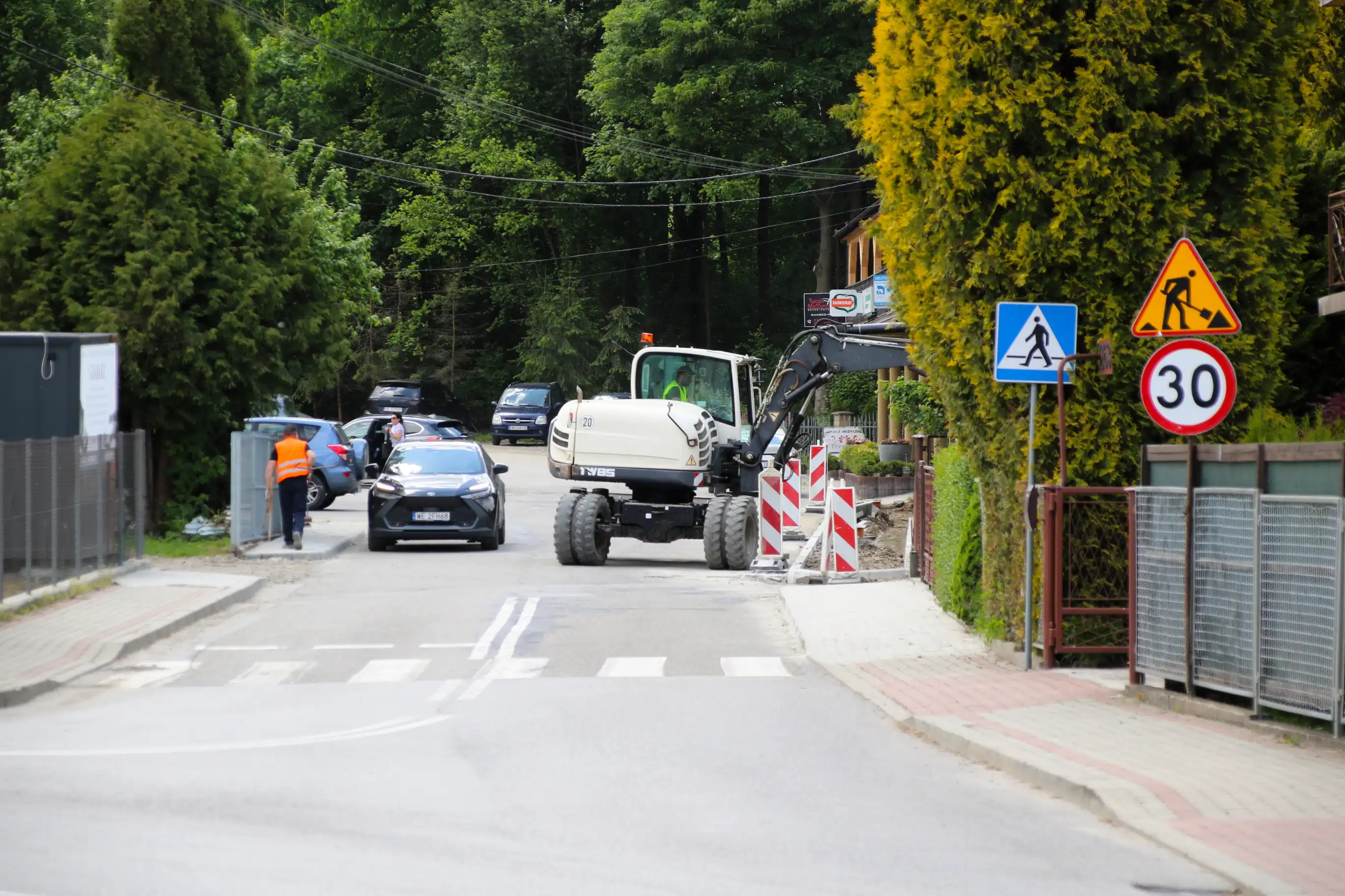 Nowe oblicze centrum Słopnic. Trwa modernizacja kluczowej drogi