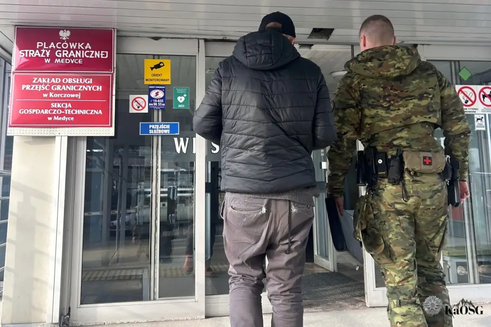 Koniec pobytu w Polsce. Straż Graniczna eskortowała 25 latka do Medyki