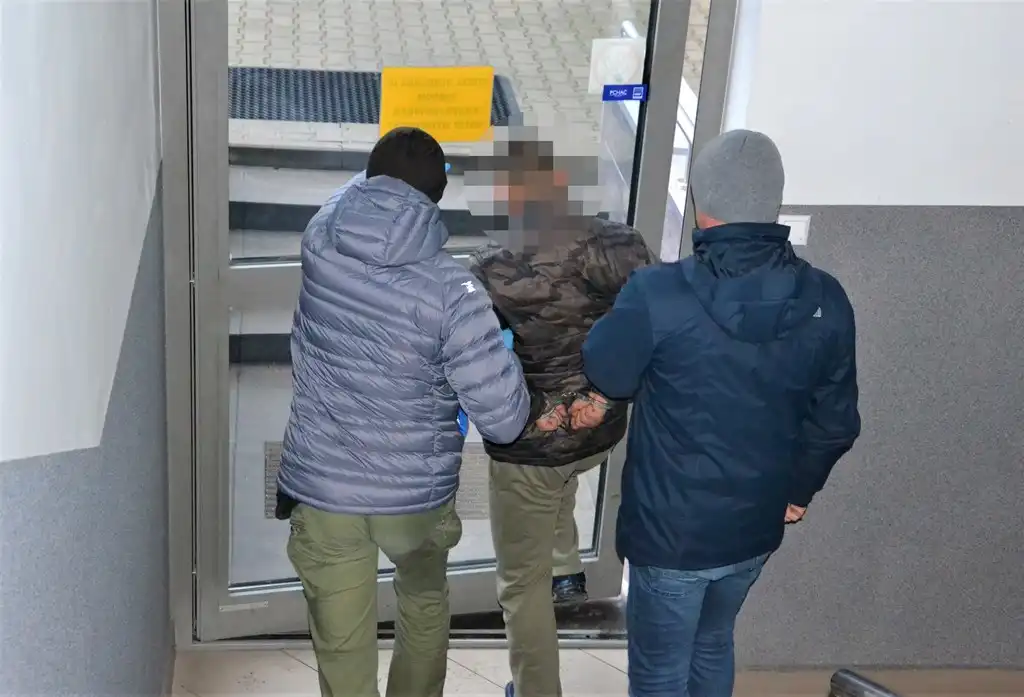 Nowy Sącz: Groził 15-latkowi i go okradł. Sprawca rozboju w rękach Policji