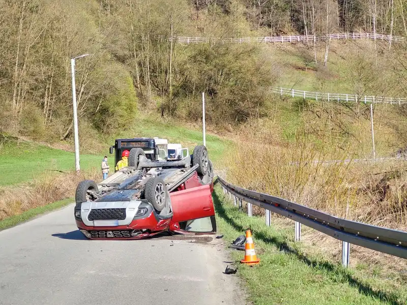 Wypadek w Piątkowej. Jedna osoba trafiła do szpitala