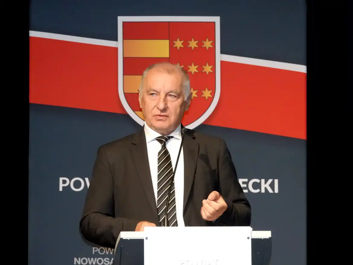 O inwestycjach i remontach zniszczonych wskutek powodzi dróg, na Sesji Rady Powiatu Nowosądeckiego