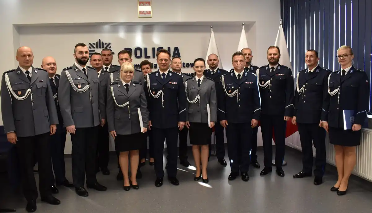 Narodowe Święto Niepodległości w Limanowej. Policjanci awansowani na wyższe stopnie służbowe