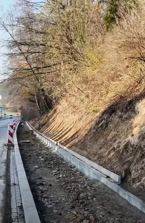 Nowy Sącz inwestuje w bezpieczeństwo pieszych. Powstaje chodnik przy ul. Barskiej