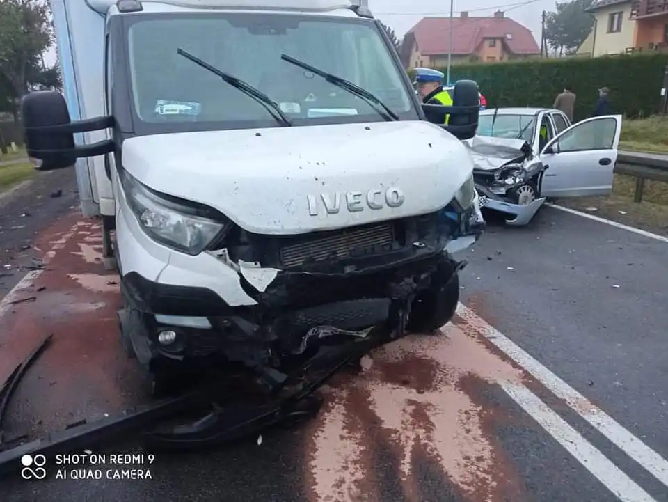 Wypadek w Cieniawie. Zderzyły się trzy pojazdy