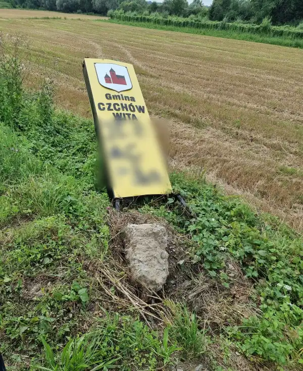 Czchów: Uszkodził samochodem witacz, pylon oraz znak drogowy. Następnie uciekł