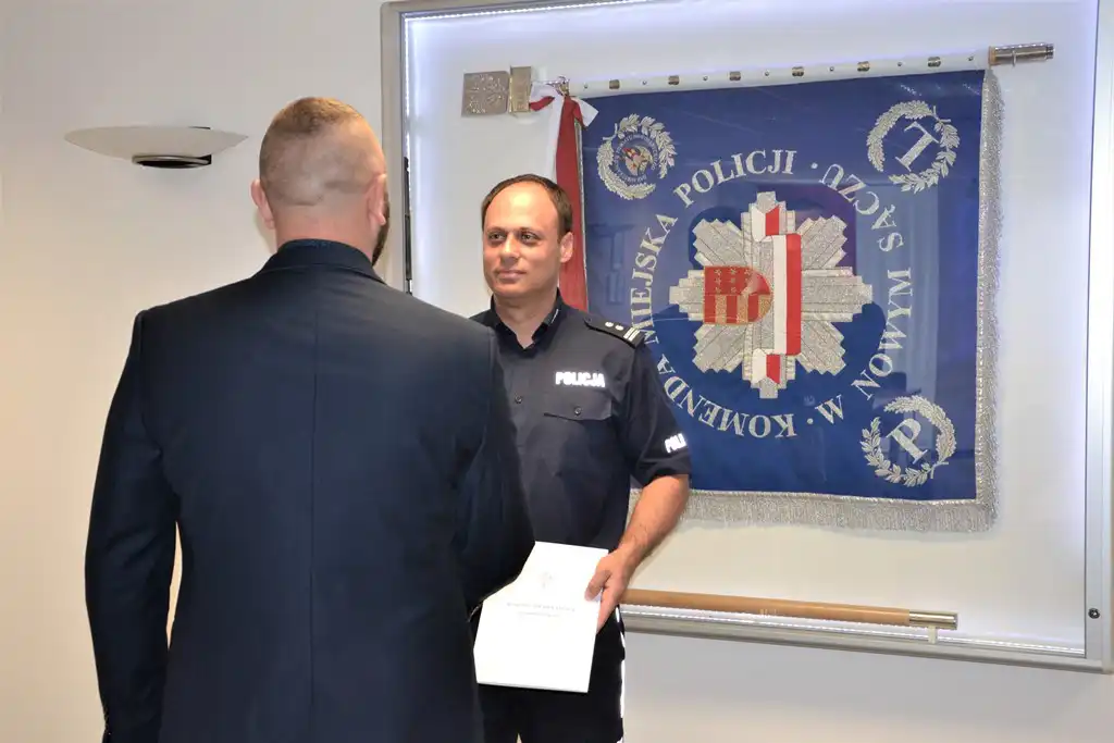 W czasie wolnym od służby pomogli zatrzymać przestępców. Podziękował im komendant