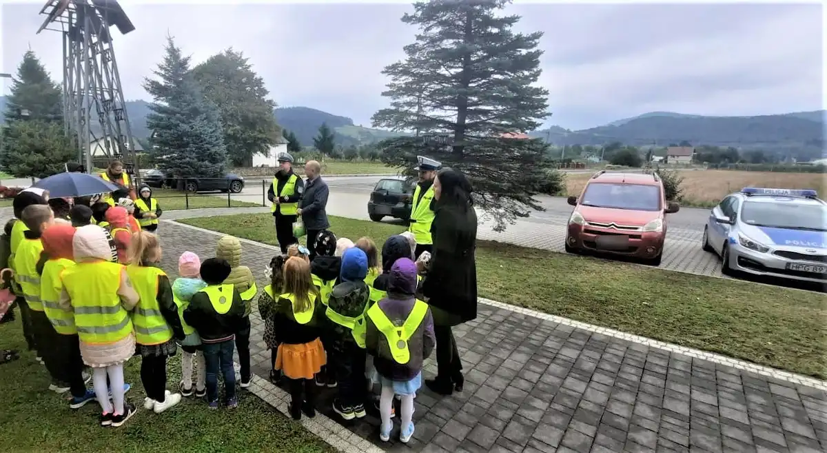 ROADPOL Safety Days z sądecką drogówką. Był symulator dachowania i alkogogle