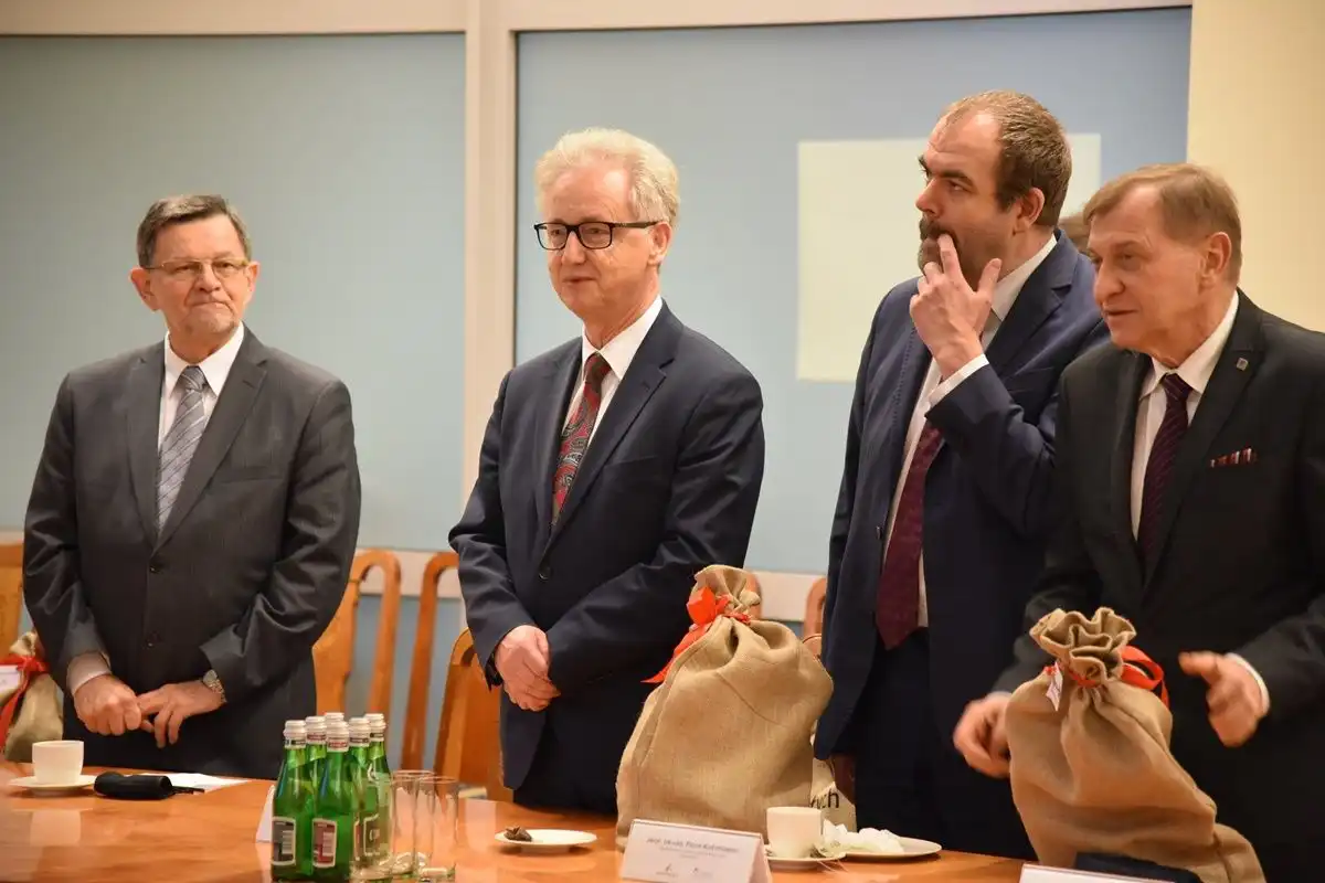 Posiedzenie Rady Naukowej ds. Strategicznych Kierunków Rozwoju Małopolski. Dyskutowano m.in. o zaplanowanej na jesień konferencji w Krynicy-Zdroju